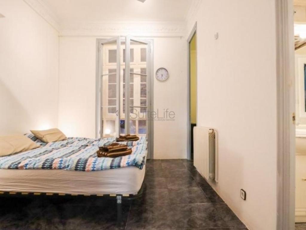 Spacious Aptmt Close To Pl Universidad And Pl Catalunya, 2,5 Bedrooms, Balcony, Heating, Elevator Min 31 Nights Apartamento
